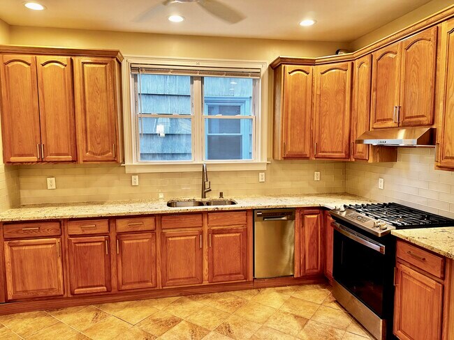 Foto del edificio - 228 Laurel Ave