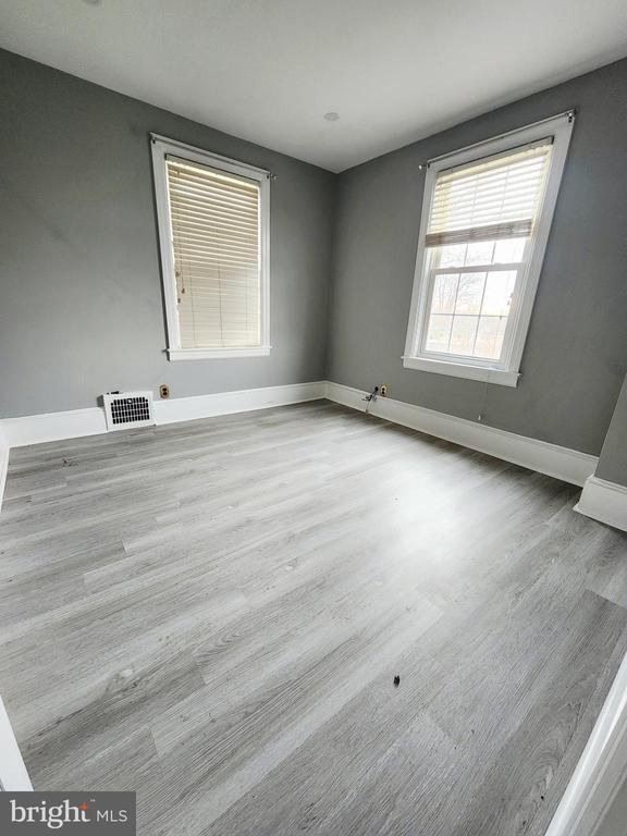 Foto del edificio - 80 E Main St