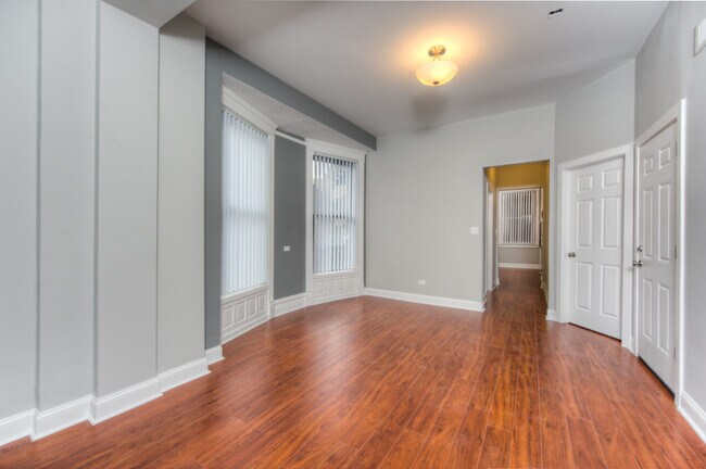 Building Photo - 1153 W Diversey Pkwy