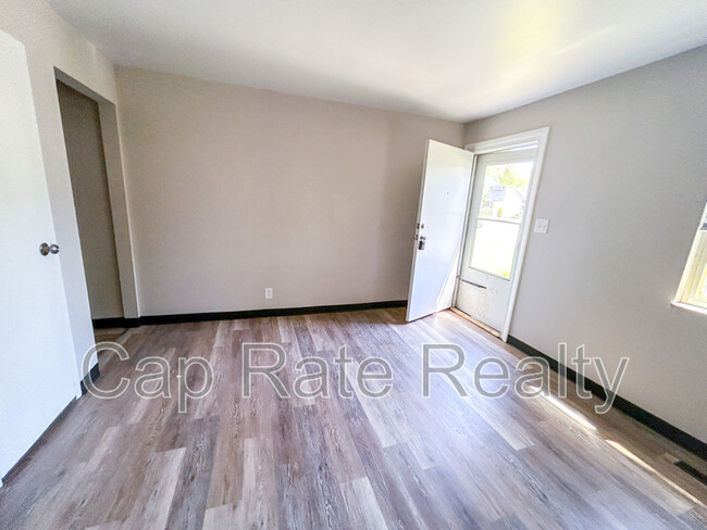 Foto del edificio - 2539 Azelda St