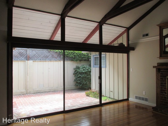 Building Photo - 3 br, 2 bath House - 747 Costa Rica Avenue