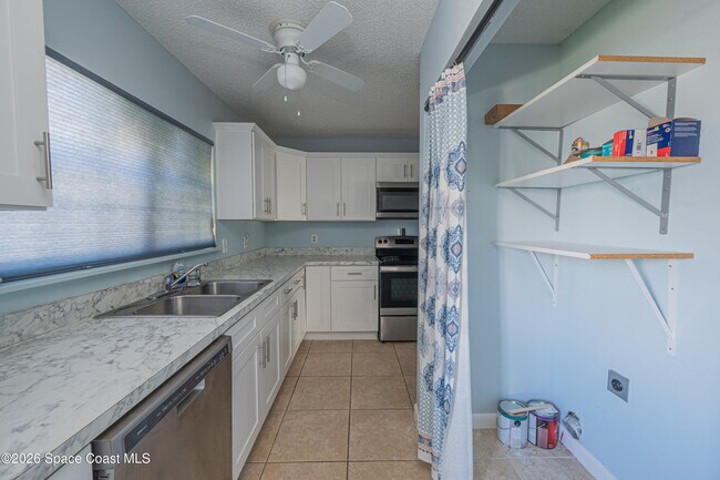Building Photo - 3118 Manor Dr NE