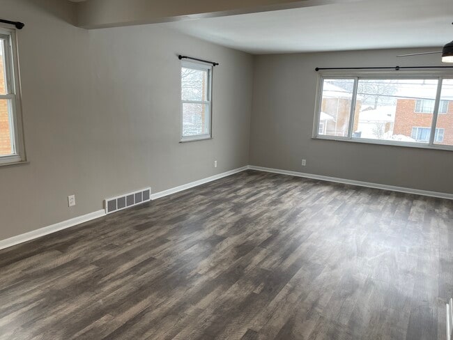 Building Photo - 1727 Liberty Dr