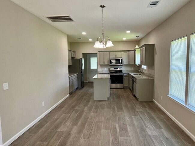 Building Photo - 177 Ridge Ln