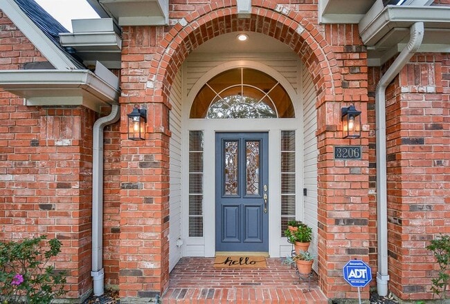 Building Photo - 3206 Beachwater Dr