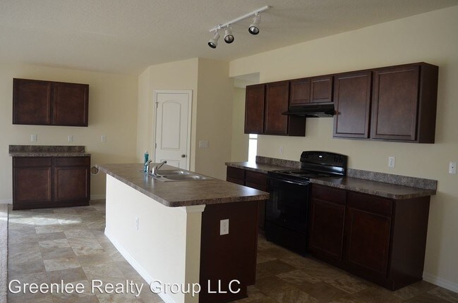 Foto del edificio - 4220 Sand Ridge Blvd