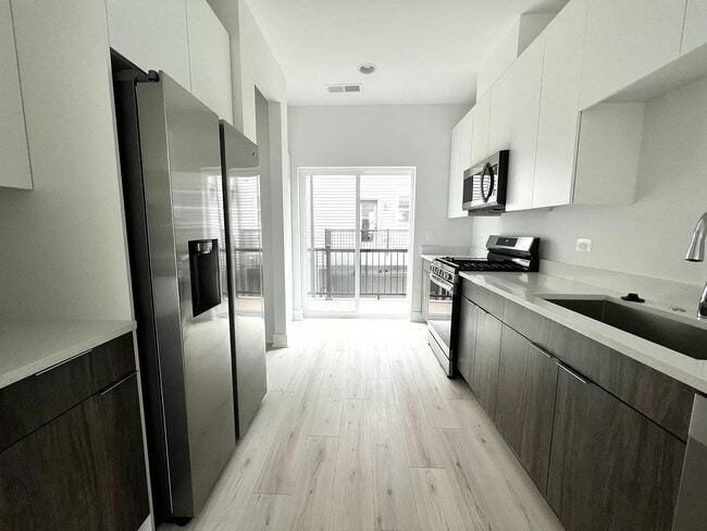 Photo - 5515 South Dakota Ave NE House