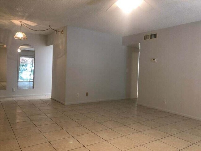 Foto del edificio - 608 NW 13th St