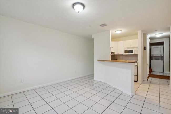 Photo - 1538 Fontain St Apartment