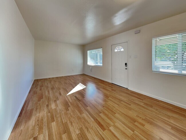 Foto del edificio - 278 Woodrow Ave