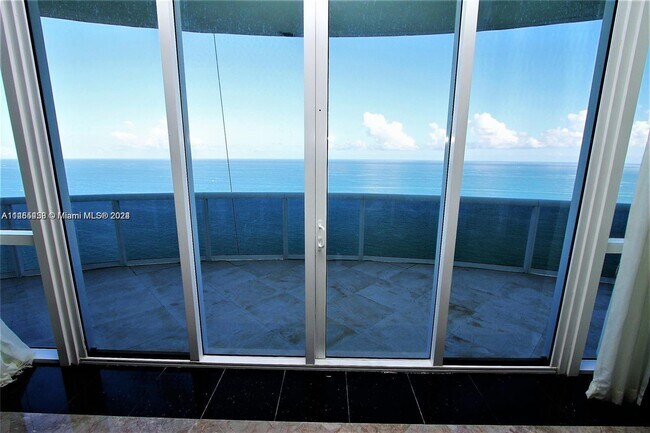 Foto del edificio - 16001 Collins Ave