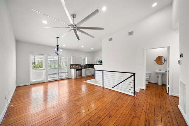Foto del edificio - 5920 Fairdale Ln