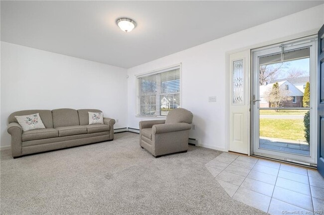 Foto del edificio - 217 Highlawn Rd