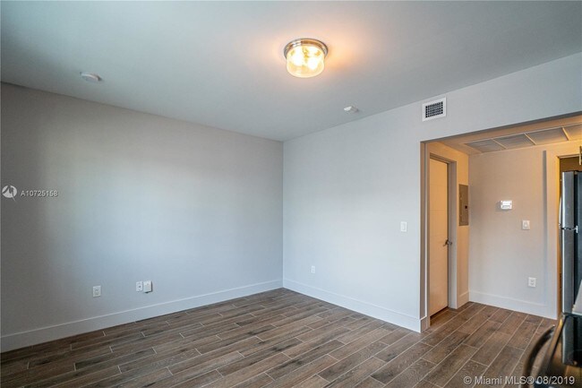 Foto del edificio - 1567 Meridian Ave