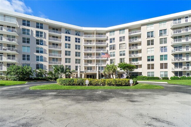 Foto del edificio - 2851 S Ocean Blvd