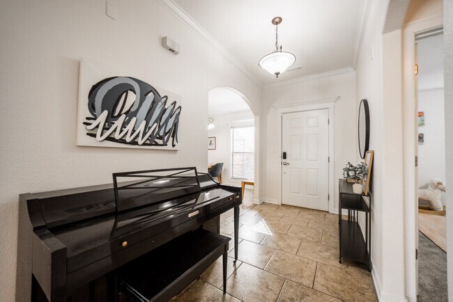 Building Photo - 3960 W Mountain View Dr