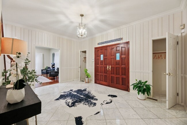 Photo - 7700 Warfield Rd (Gaithersburg, MD) House