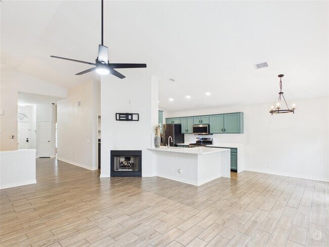Building Photo - 7400 Crepe Myrtle Dr
