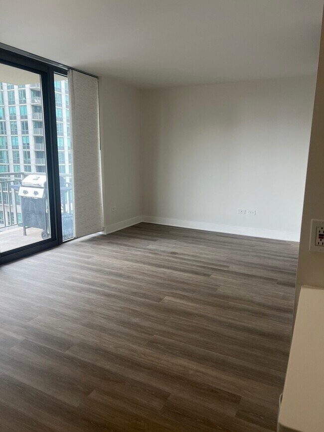Foto del edificio - 630 N State St