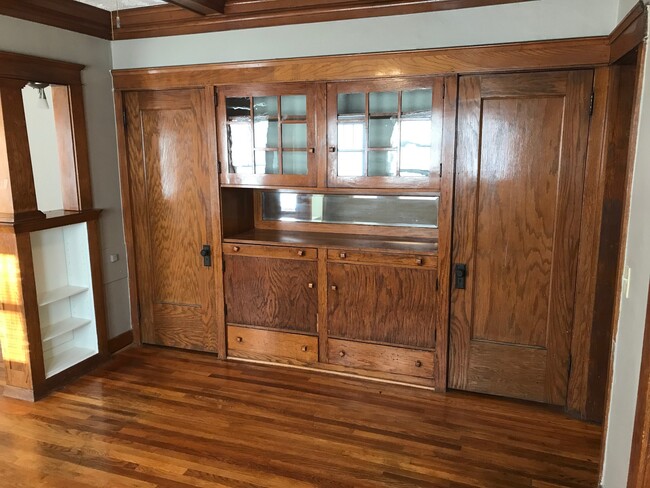 Built Ins - 1729 K St