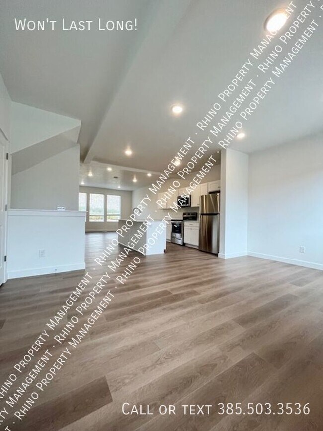 Building Photo - 3 Bedroom/2.5 Bathroom townhome in Eagle M...