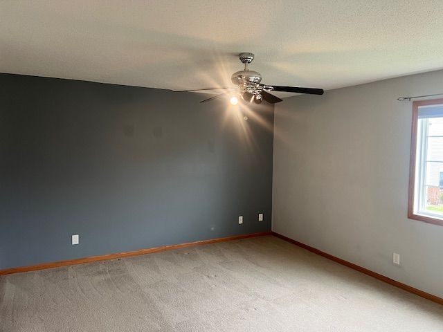 Building Photo - Charming and spacious 3 bedroom townhome