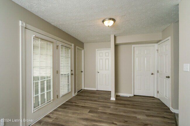 Foto del edificio - 7703 Texlyn Ct