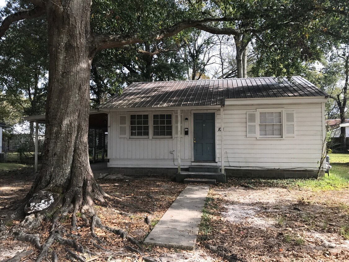 Foto principal - 106 Rosewood Dr