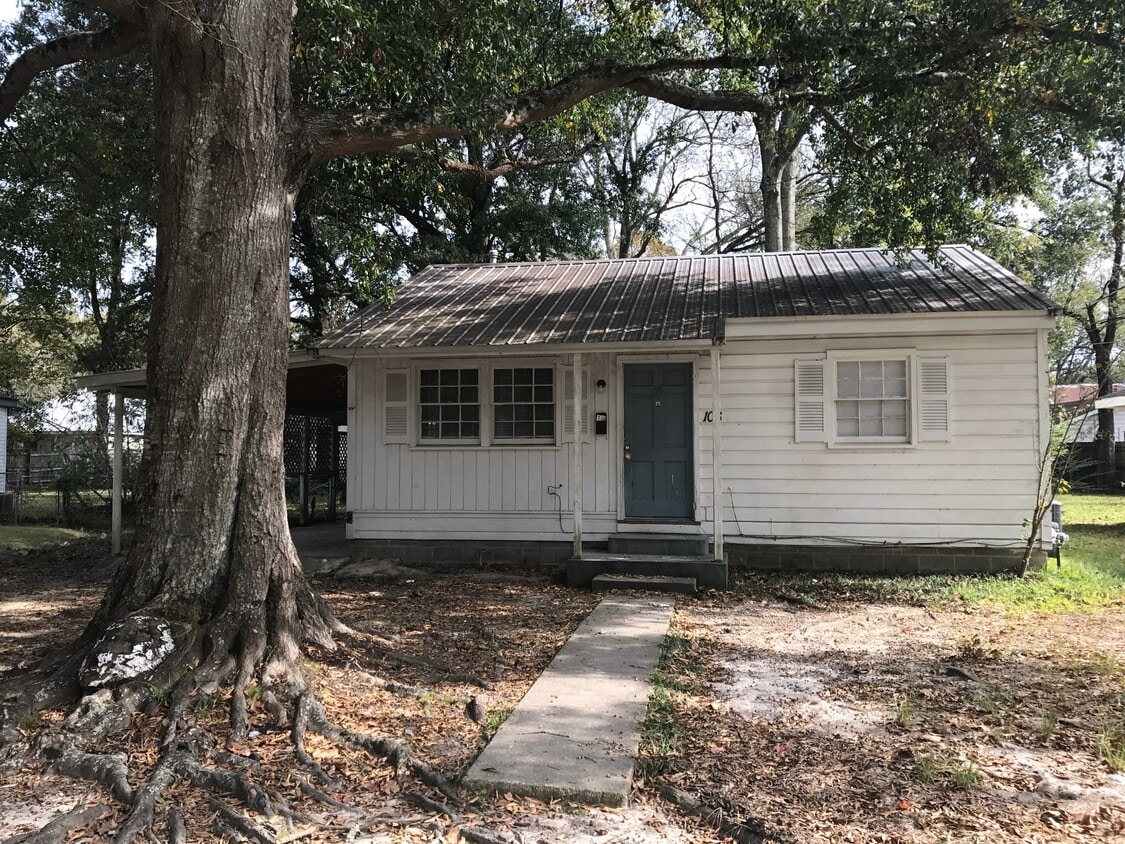 Primary Photo - 106 Rosewood Dr