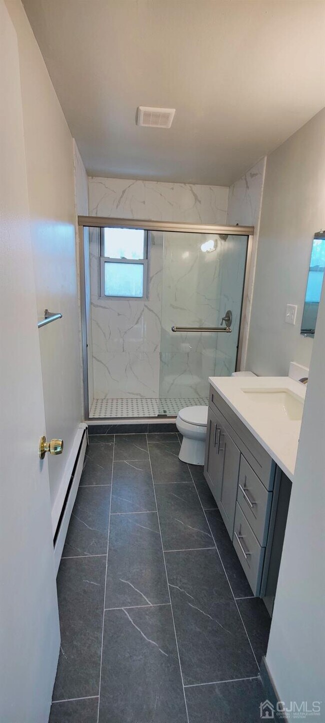 105 Colletti Ct Unit 1B, Jamesburg, NJ 08831 Room for Rent in