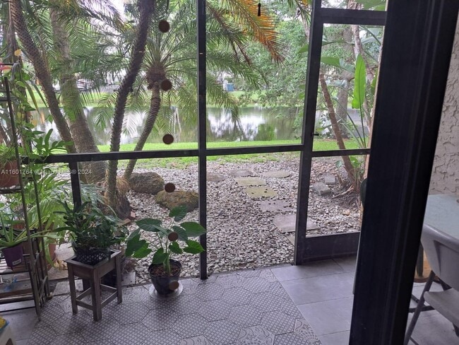 Building Photo - 195 Lakeview Drive Apt #104, Weston, FL 33...