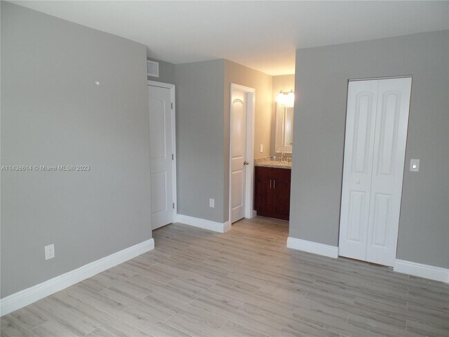 Building Photo - 1263 SW 46th Ave