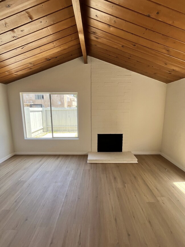 Foto del edificio - $1,775 - 1 Bed 1 Bath Fully Renovated Apartment within a Gated Complex in City Heights