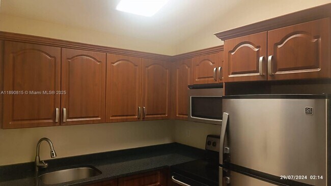 Foto del edificio - 2850 N Oakland Forest Dr