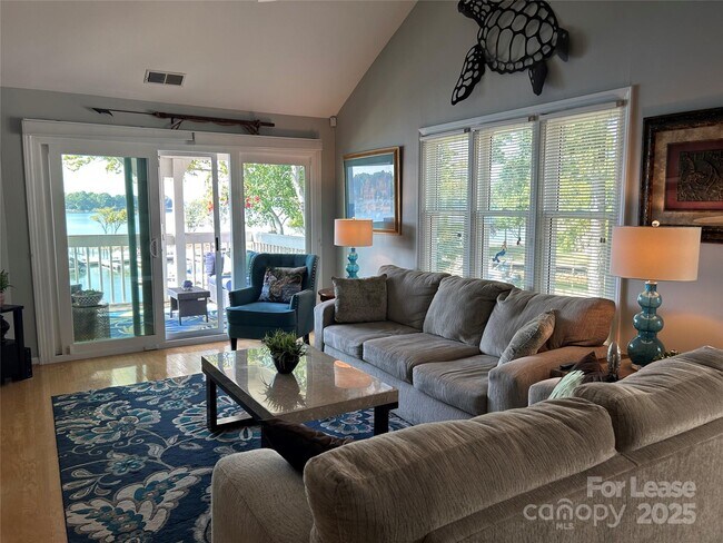 Foto del edificio - 872 Southwest Dr