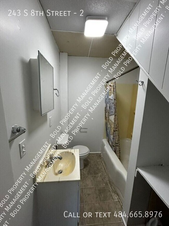 Foto del edificio - 243 S 8th St