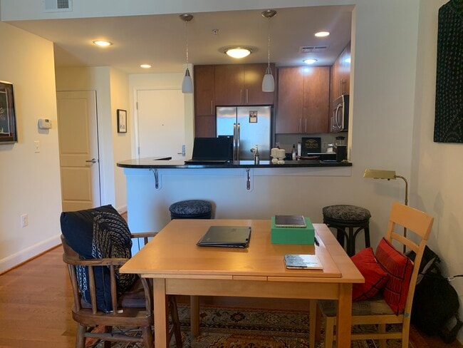 Building Photo - 210 Rocketts Way