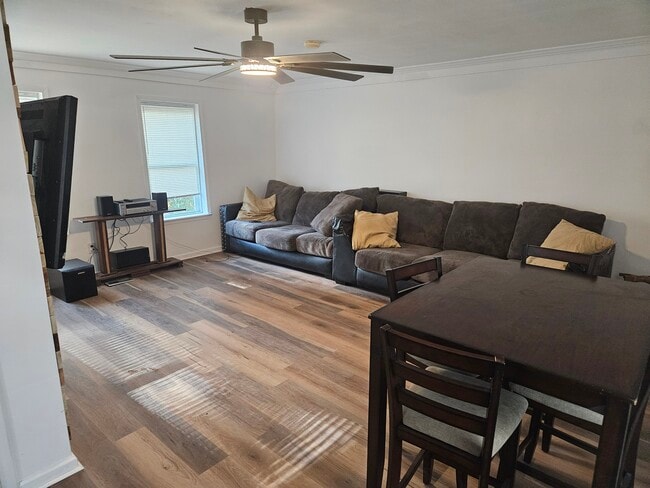 Den - 166 Hampton Wills Dr