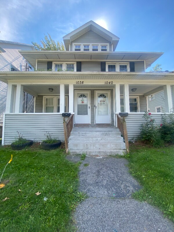 Building Photo - 1040 S Plymouth Ave