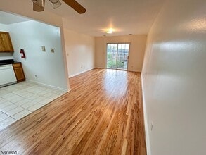 Building Photo - 498 Avon Ave