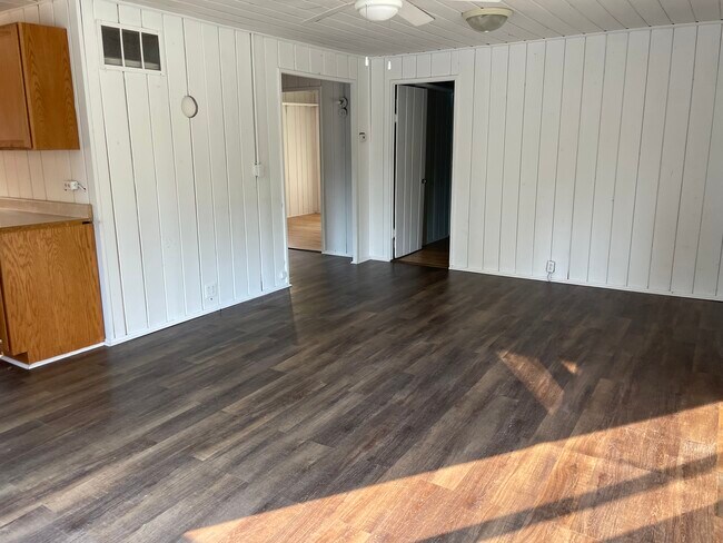 Living Room - 207 N Deer Run Trl