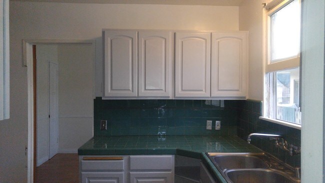 Kitchen - 1434 S Sherbourne Dr