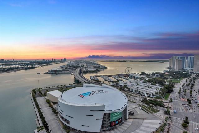 Foto del edificio - 888 Biscayne Blvd