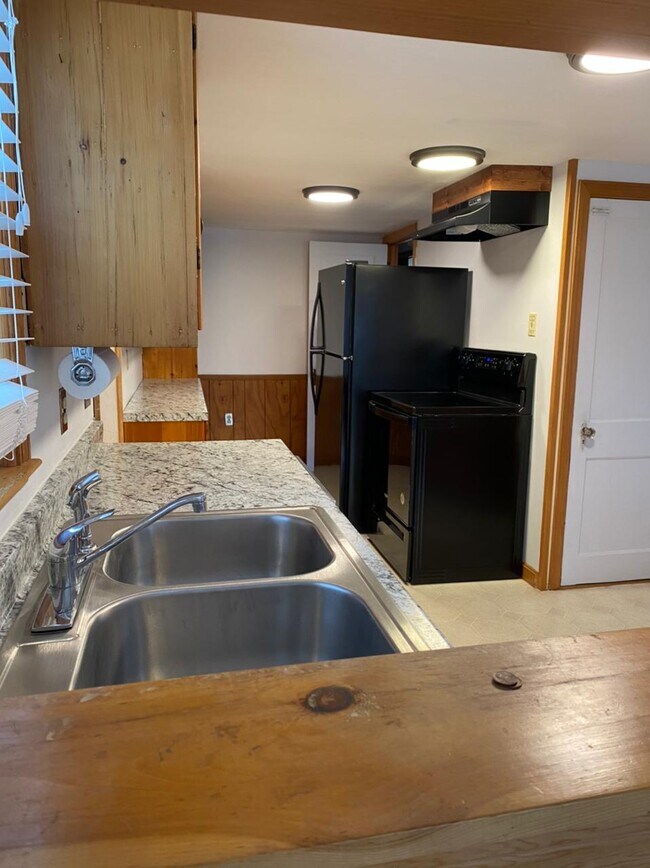 Foto del edificio - 131 Shaker Rd