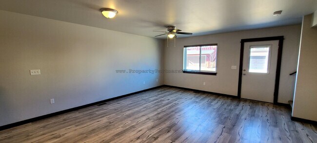 Foto del edificio - 1303 Westwood Cir