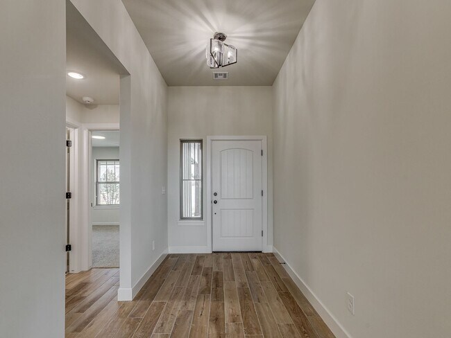 Building Photo - Brand New home In Azalea!
