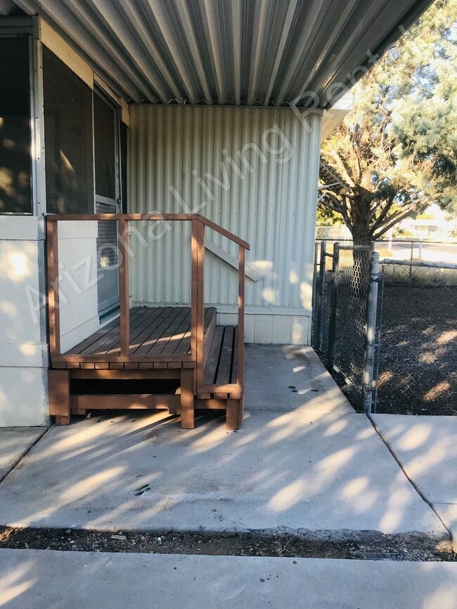 Building Photo - 2 BEDROOM WITH LARGE FENCED YARD
