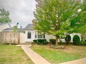 Building Photo - 1H S Fernwood Dr