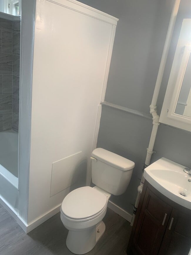 Building Photo - Huge 4 Bedroom Apt-York City SD