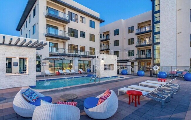 Foto del edificio - 7300 E Earll Dr